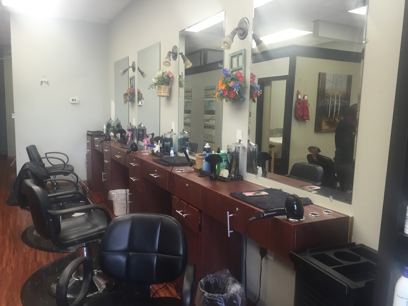 Radhika Beauty Salon